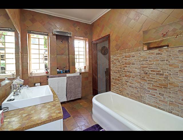 5 BEDROOM FREEHOLD FOR SALE IN LINKSFIELD